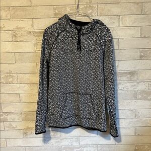 Women’s Nike Black and White Patterned Sweater (Size L, fit like M)